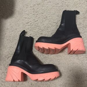 Authentic Bottega Veneta Calfskin Flash Chelsea Boots Black Flamingo